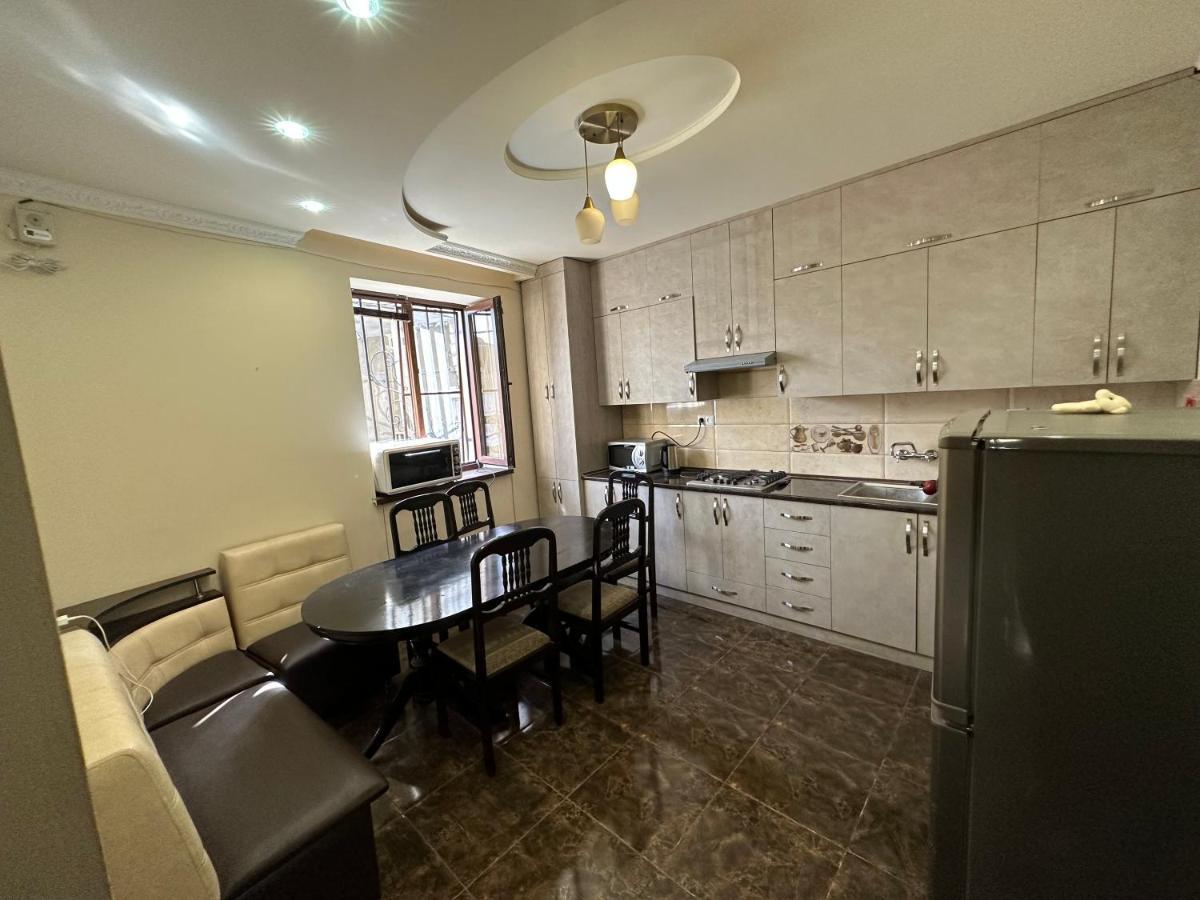 Favorit Hotel-Hostel Yerevan Luaran gambar